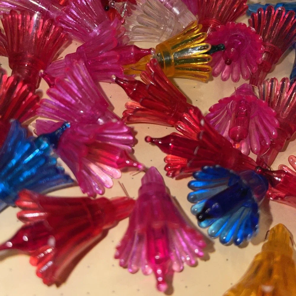 41 Colored Acrylic Ribbed Flower Christmas Light Covers w Colored Light Bulbs